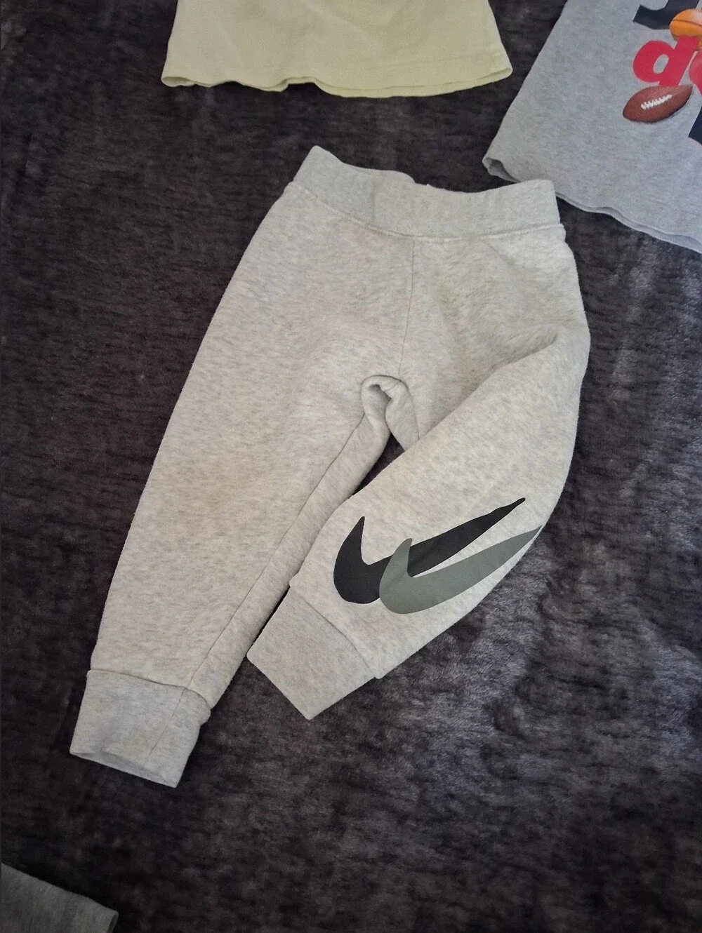 3pc Bundle/Lot Nike T-Shirts & Jogger Sweat Pants Boys 2T - Picture 4 of 11